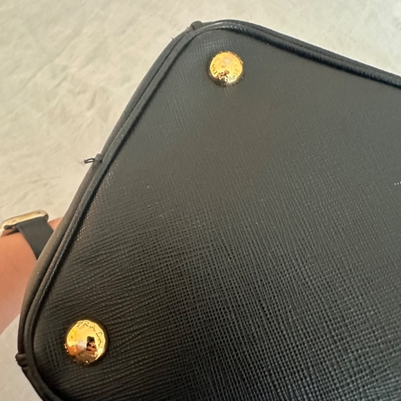 Black Prada Medium Galleria Saffiano Bag - Picture 6 of 16